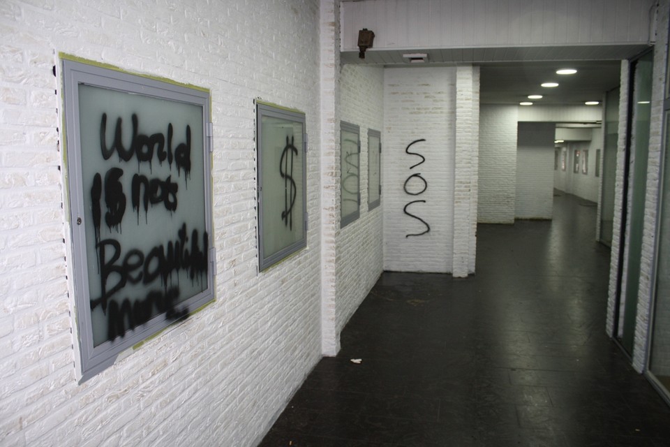 Graffiti in gaanderij Ter Linde, waar onlangs een drugsspuit werd gevonden. 
