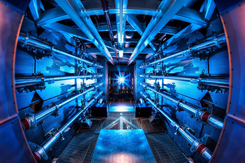 Zo ziet een experimentele kernfusiereactor er aan de binnenkant uit.