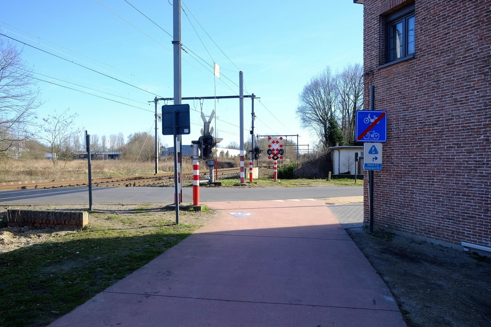 De fietsostrade stopt abrupt aan de Vloeiende in Kapellen.