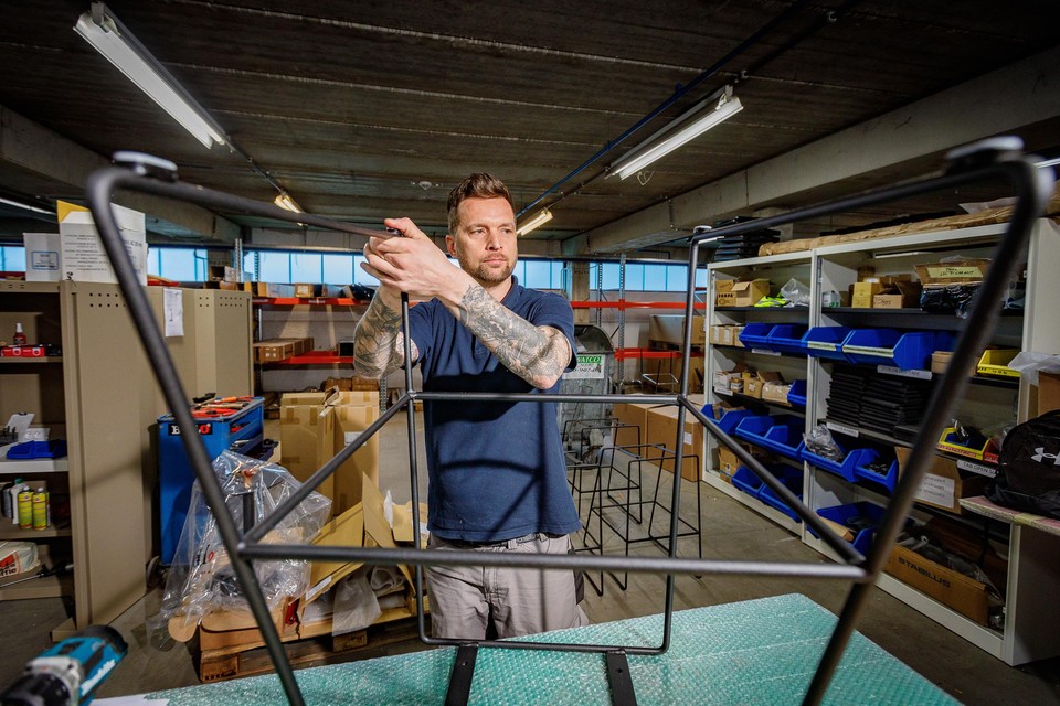 “De focus ligt op alles wat met hout en plaatmateriaal te maken heeft. Metaal wordt praktisch alleen nog gebruikt als onderstel”, vertelt personeelsverantwoordelijke van Bulo Anne Verbeeck.