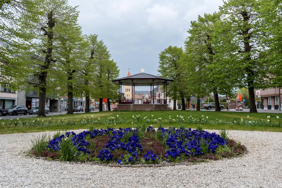 De Markt met de recent gerestaureerde kiosk.