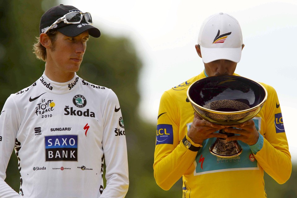 Contador mocht in 2010 de eindzege opeisen. Maar Andy Schleck mocht twee jaar later, na de schorsing van Contador, toch nog als winnaar de statistieken in.