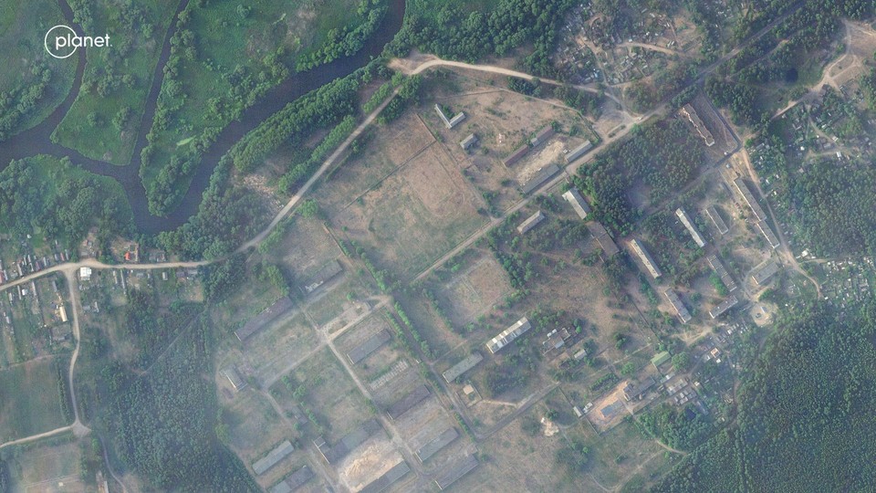 Een foto van de legerbasis in Osipovitsji op 15 juni
