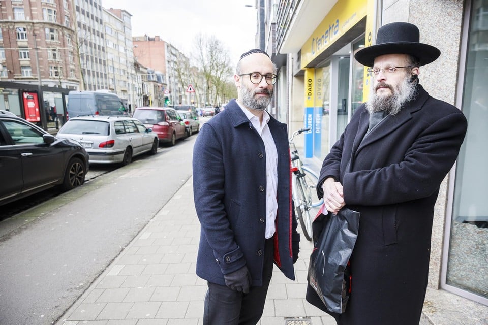 Akiva en Joseph spreken ons spontaan aan. Ze vinden dat de Joodse gemeenschap veel te veel geviseerd wordt.