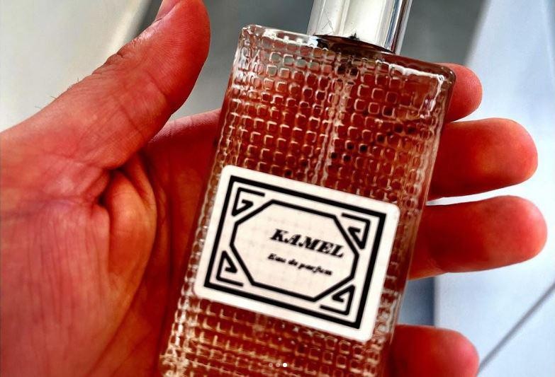 Het parfum dat Riadh Bahri liet maken. Hij vernoemde het naar zijn vader: ‘Kamel’. 