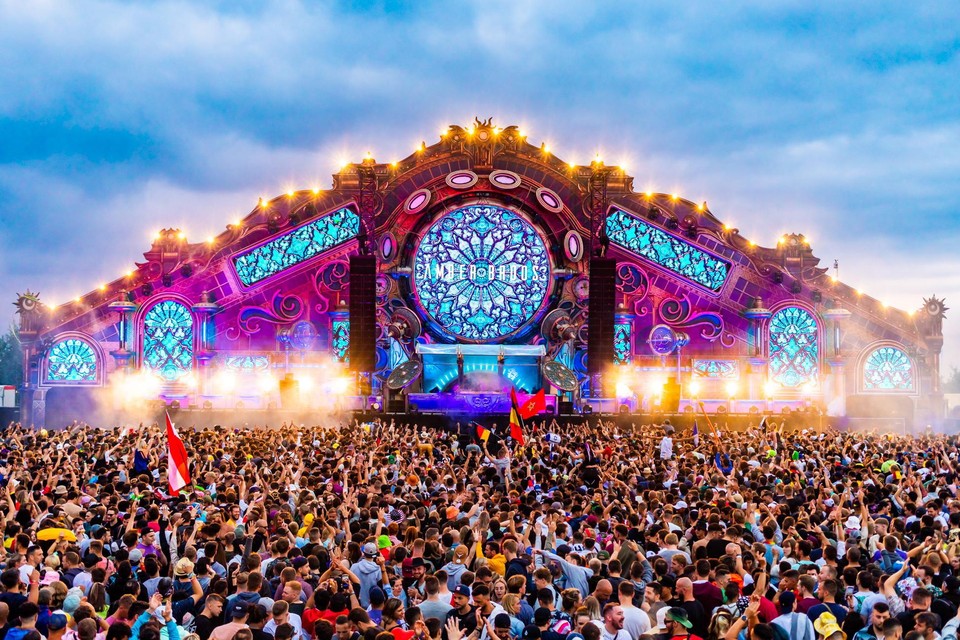 Onder meer tijdens Tomorrowland verhuren heel wat buurtbewoners van het festivalterrein hun huis of tuin aan festivalgangers.