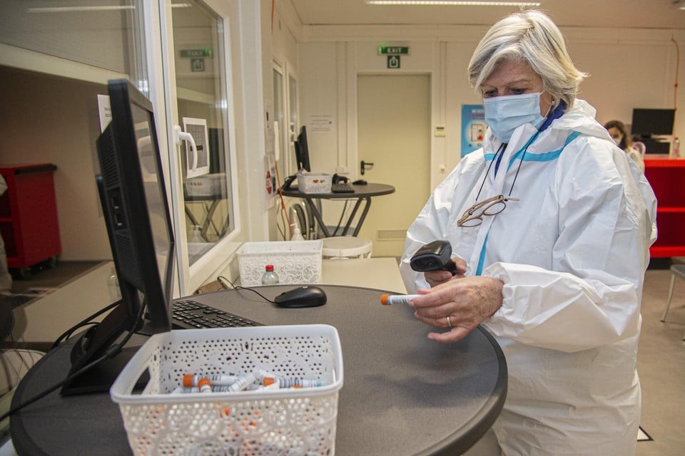 De kinderen van de school in Mol-Rauw hebben een coronatest ondergaan in het triagecentrum van Geel. De resultaten worden maandag verwacht.