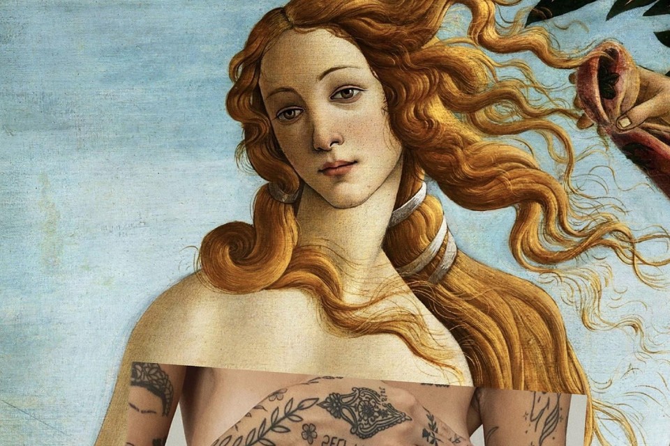 Patteef mixt deDe Geboorte van Venus’ van Botticelli met tattoos.