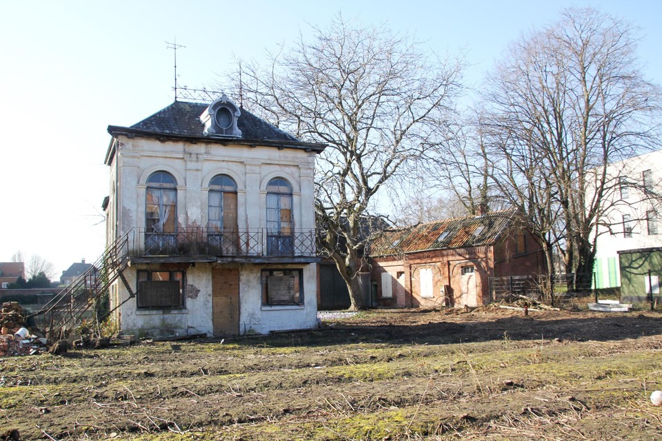 De omgeving rond het paviljoen en de boerderij is alvast vrijgemaakt.