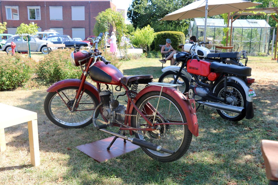 Ook enkele oude moto’s werden getoond. 