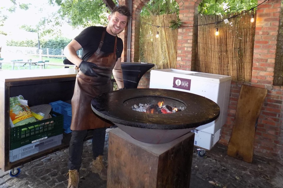 Sieben Dierckx lanceert zijn gerechten van de Ofyr nu ook in zijn eigen Bar Bruur in Gierle.