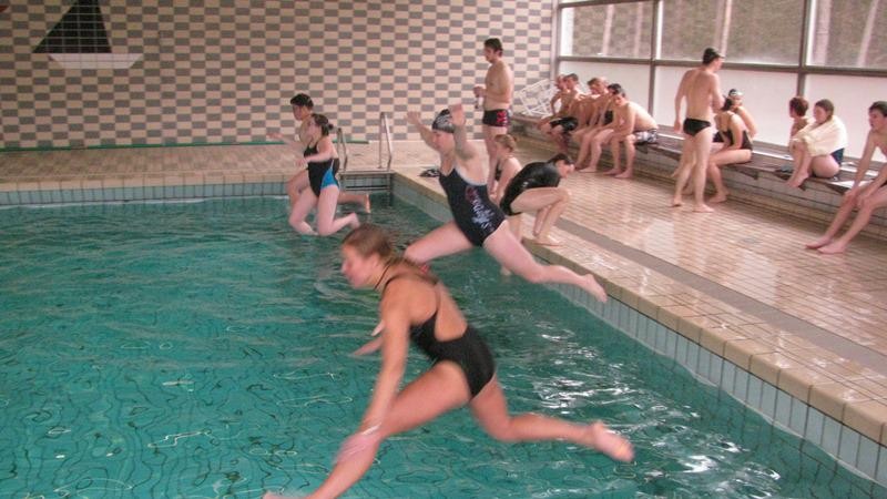 Voorlopig kan er nog gesprongen worden in het zwembad van Pulderbos. 