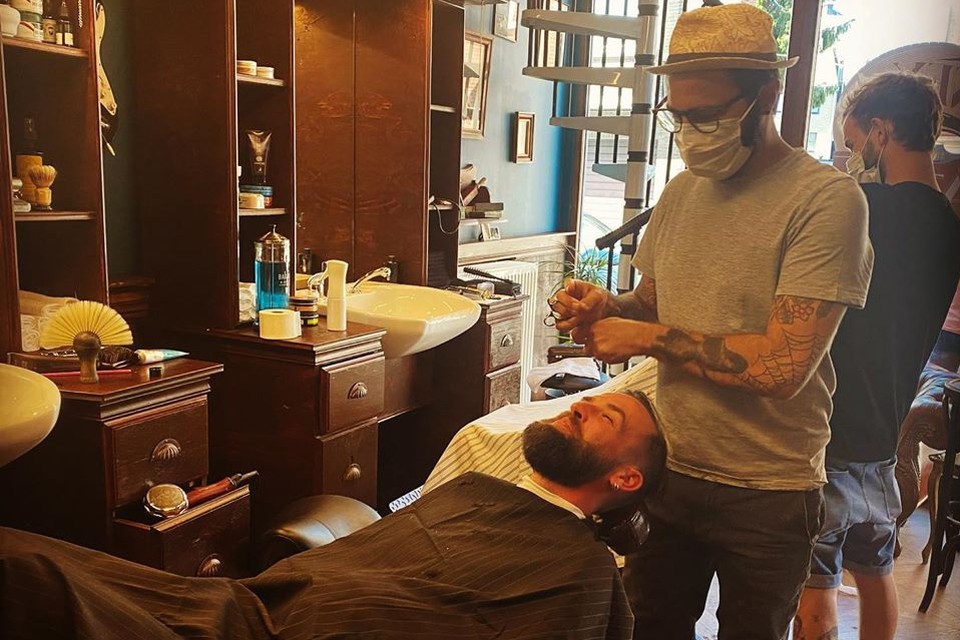 Bjorn Winckelmans aan de slag als barbier.