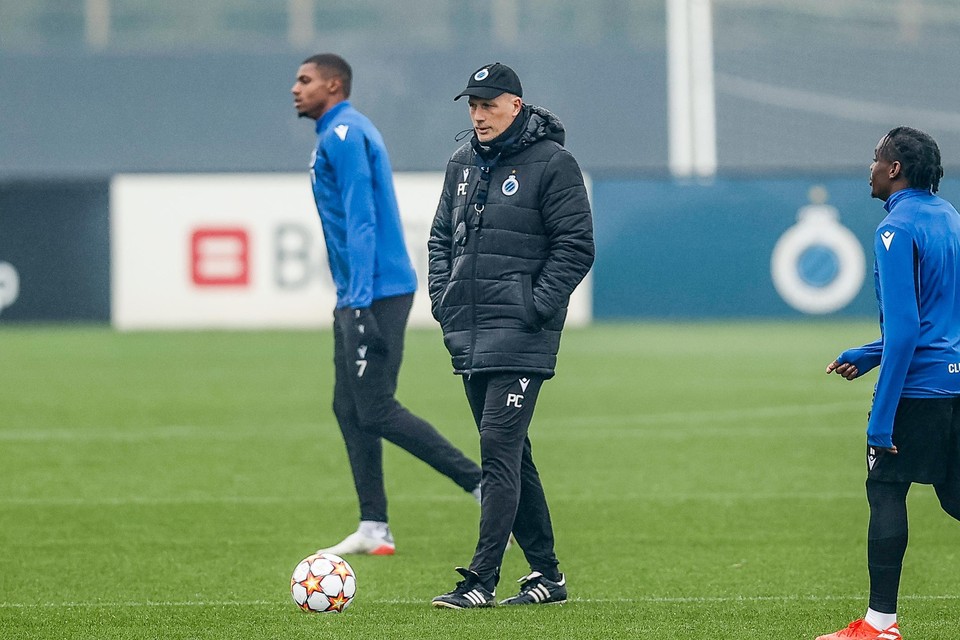 Op de laatste training voor de wedstrijd slaat Clement plots aan het twijfelen. Hij beslist in laatste instantie om Vormer – die normaal zou starten tegen Leipzig – toch op de bank te zetten.