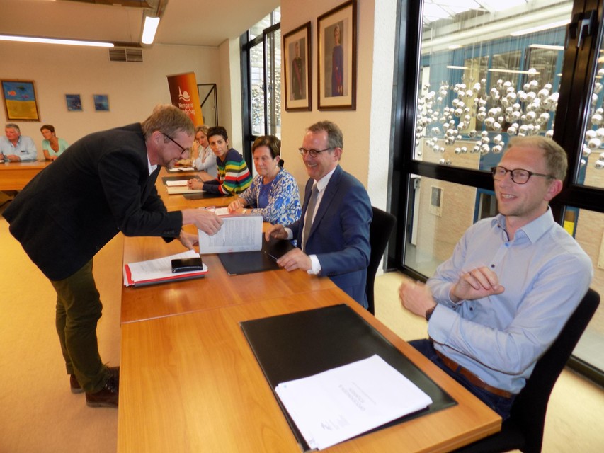 Het toenmalige gemeentebestuur ondertekende in april 2018 mee de aankoopakte van Het Hof in Vosselaar.