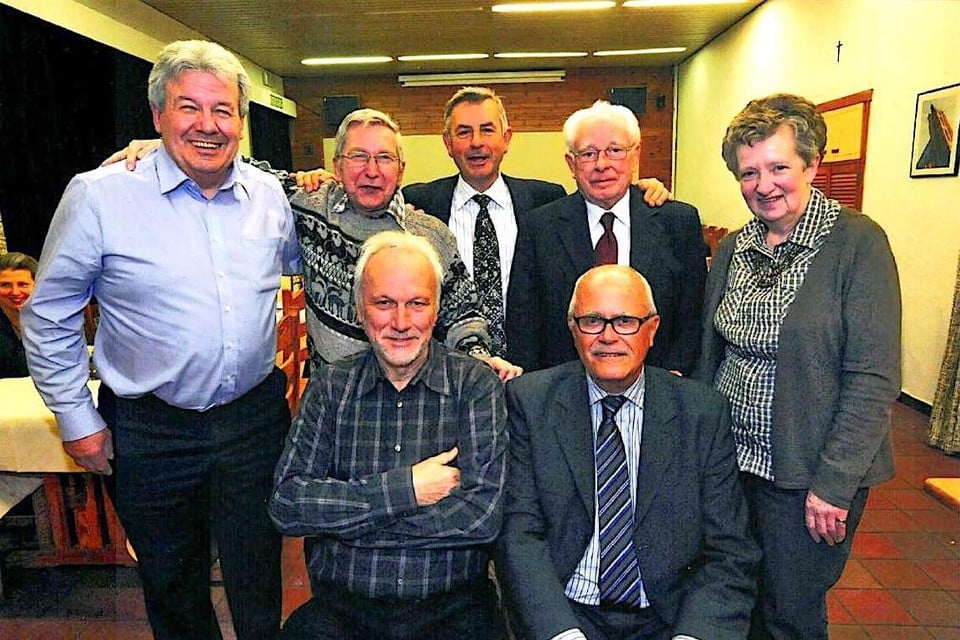 Het bestuur van Mecina met rechts vooraan (zittend) de overleden René Van Vaerenbergh. 