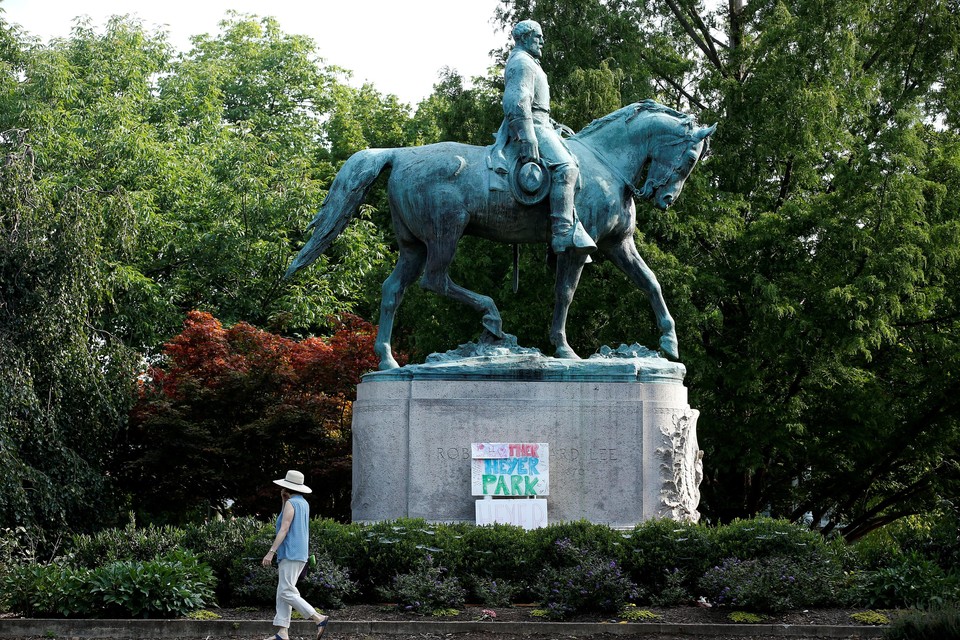Het standbeeld van Robert Lee in Charlottesville. 