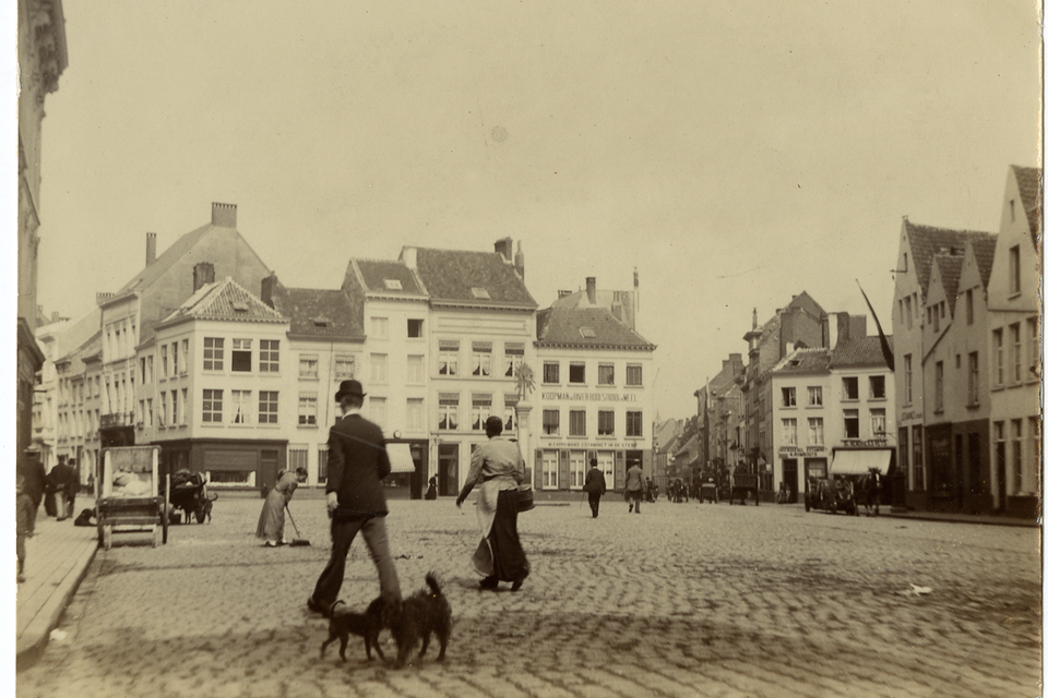 De Ossenmarkt op het einde van de negentiende eeuw, waar nog heel wat huizen van bewaard zijn gebleven