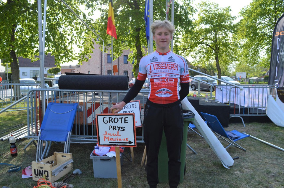 Plaatselijk renner en zondag de jongste van de hoop: Robbe Smets (18) uit Pulderbos.