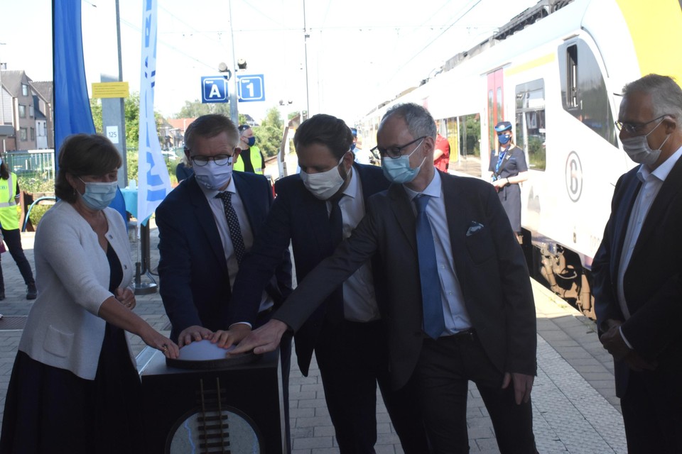 De officiële inhuldiging van de elektrische trein Mol-Hamont vond plaats op 10 juni.