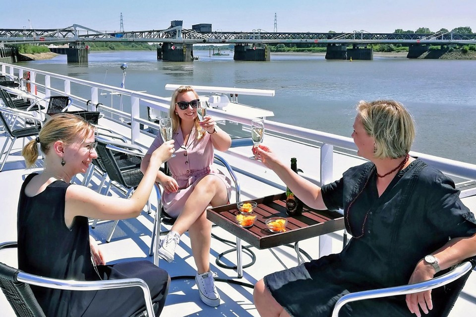 Omwille van corona krijgen passagiers een vaste tafel.