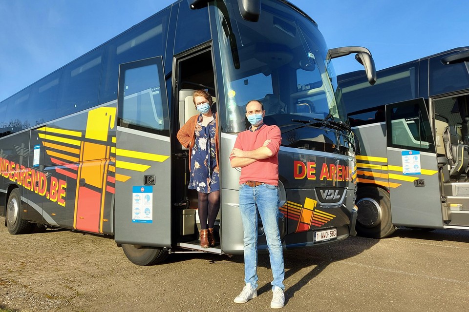 “Wij komen helemaal achteraan in de keten. De busbedrijven zijn letterlijk en figuurlijk het laatste wiel aan de wagen”, zeggen moeder Martine en zoon Stefan van Reizen De Arend.