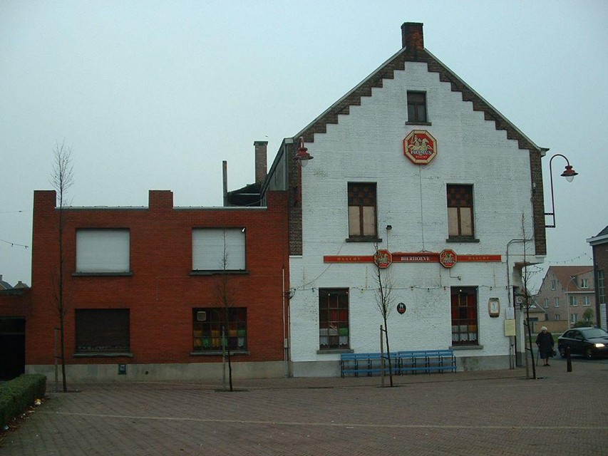 De BIerhoeve als bruine kroeg in 1986.