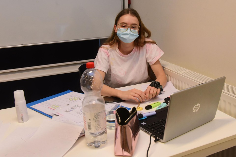 Roxaan in GC De Notelaar in Oostmalle. Normaal studeert ze in de bibliotheek van Zoersel.