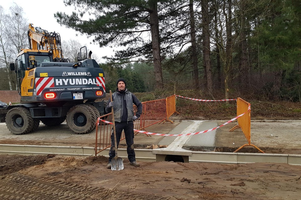 Walter is met zijn collega’s druk bezig om de tunnels klaar te krijgen.