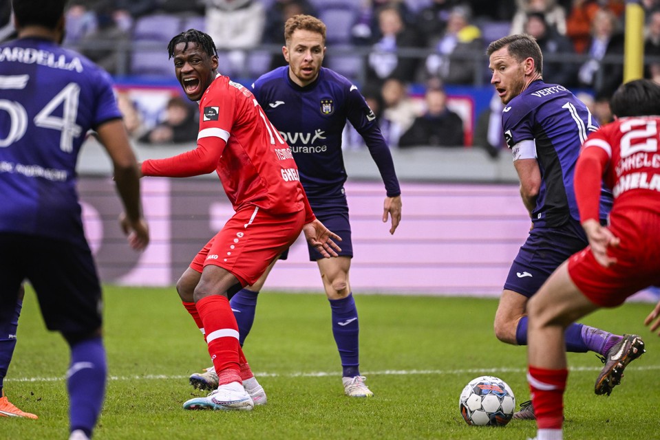 Bruny Nsimba speelde vorig weekend op Anderlecht zijn laatste wedstrijd voor Antwerp.