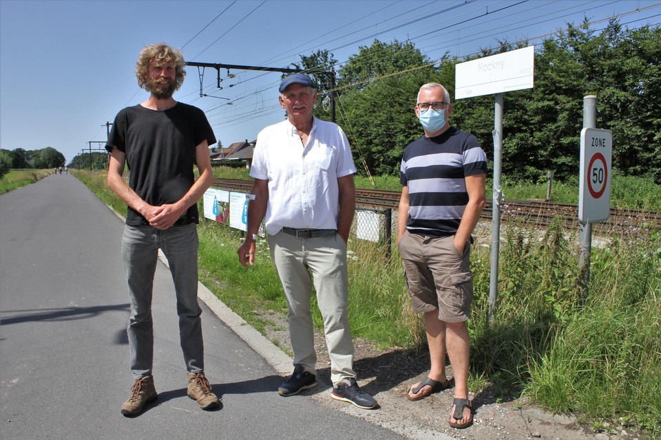 Stijn De Roeck, Paul Mariën en Frank Souffriau staan op de Hockeyweg. Doorgaand verkeer is daar vanaf september verboden.