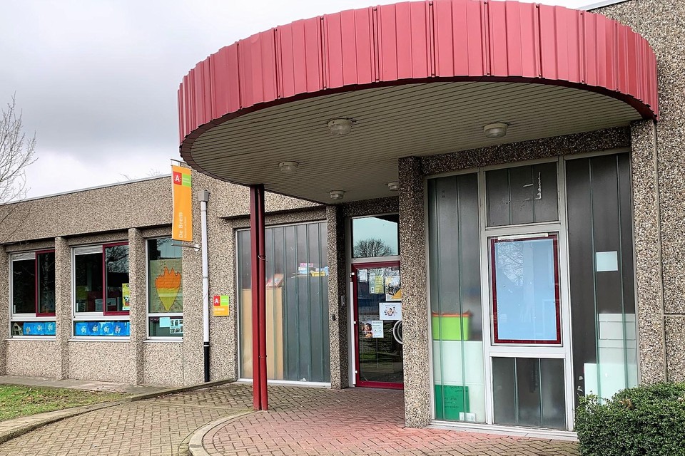 De toegang tot Basisschool De Brem.