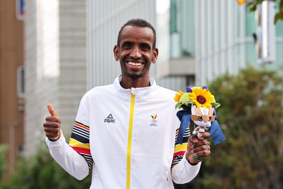 Abdi op het olympische podium. De medaille-uitreiking is voor later vandaag voorzien.