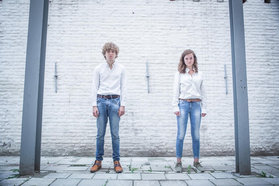 Lander en Myrthe brengen met ‘Broeden’ hun tweede duo-voorstelling.