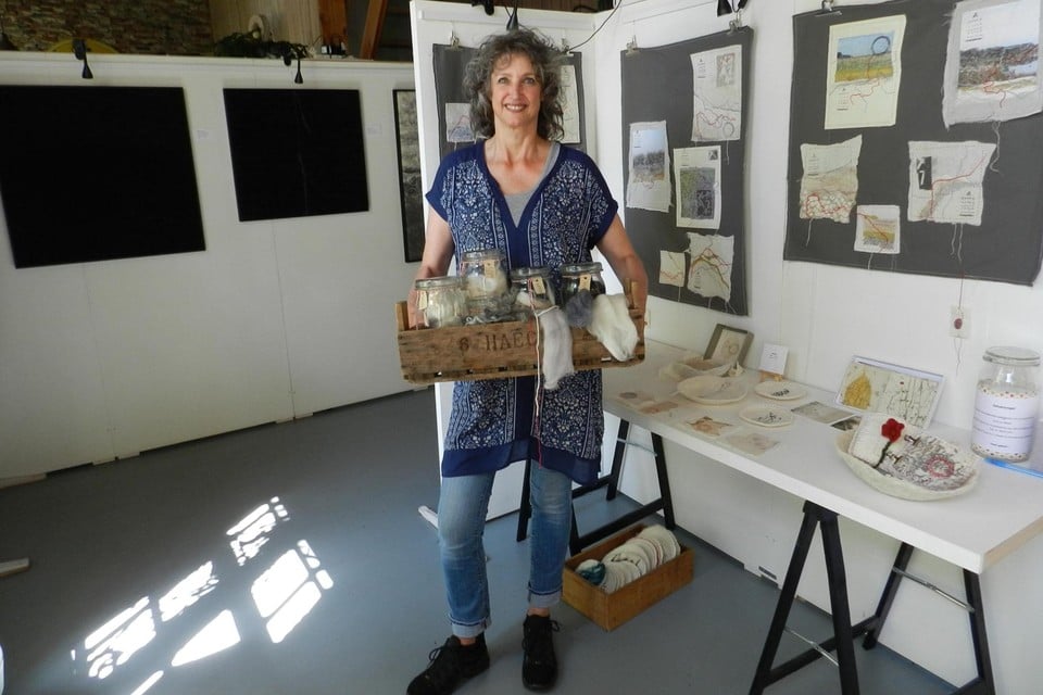 Nancy Graumans laat in de tentoonstelling ook de basismaterialen zien waarmee ze werkt. 