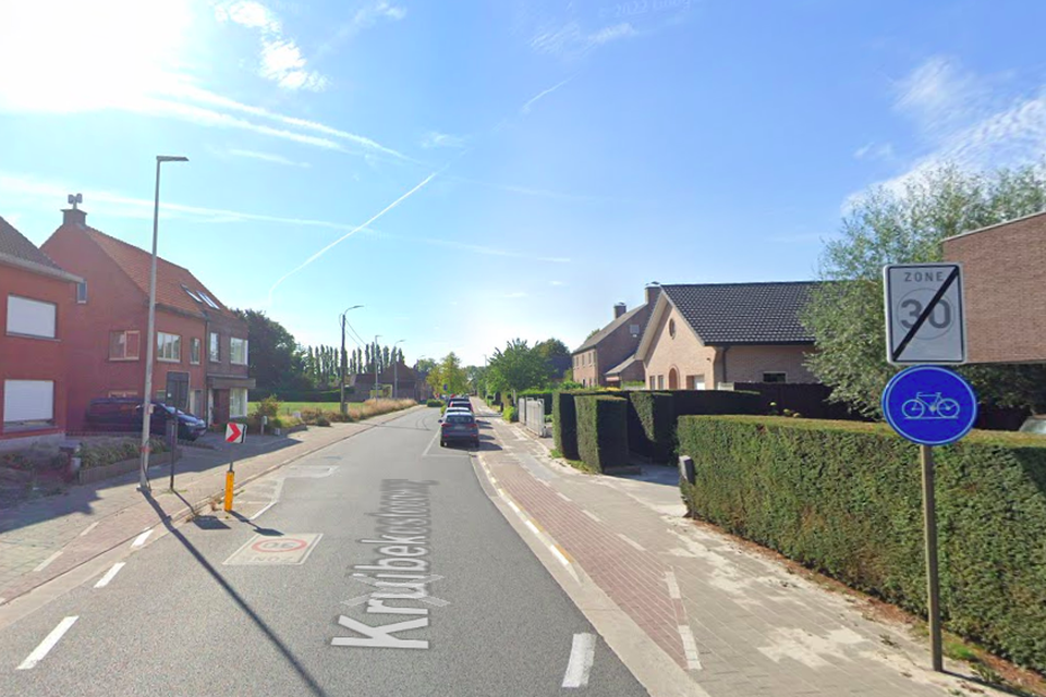 De Kruibekesteenweg in Beveren. 