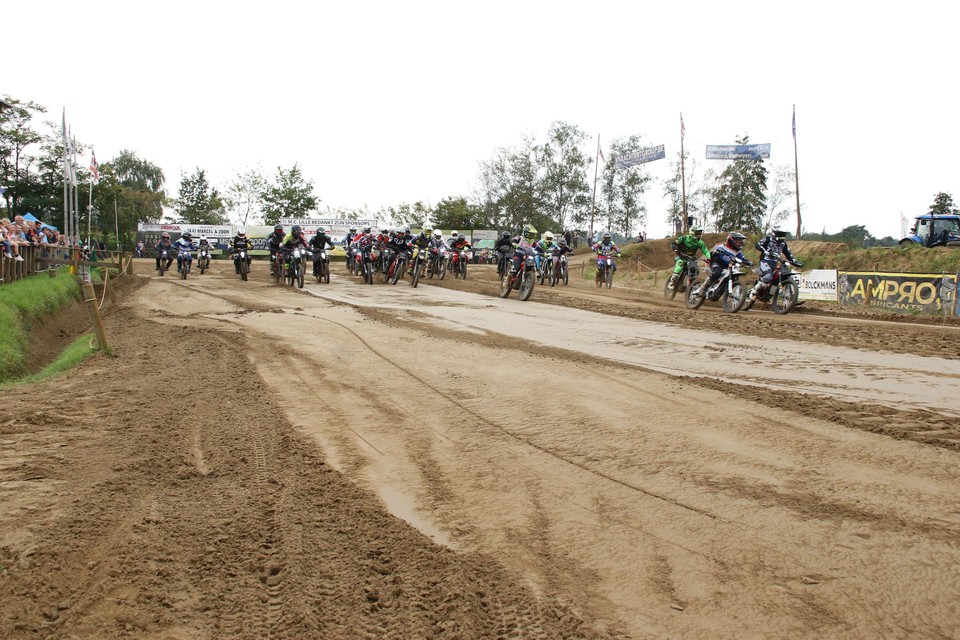 Motorclub MC Lille verwelkomde voor de eerste keer elektrische motoren op het crossterrein Breugelheide.