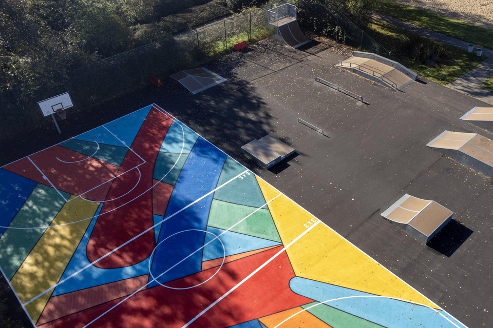Het basketveld kreeg extra kleur.