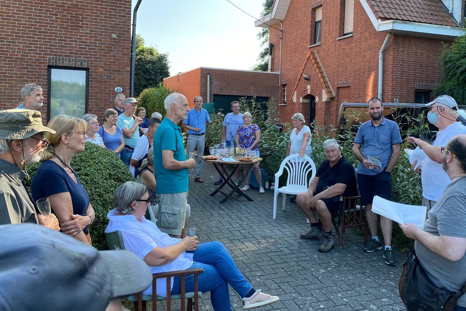 Ook Paul Lermytte van Wijkcomité Ertbrugge sprak de wandelaars toe.
