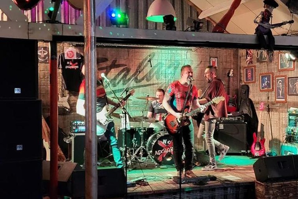 De alternatieve rockband No Apologies treedt vrijdag tijdens Voss-a-live op in café ‘t Verschil in Vosselaar.