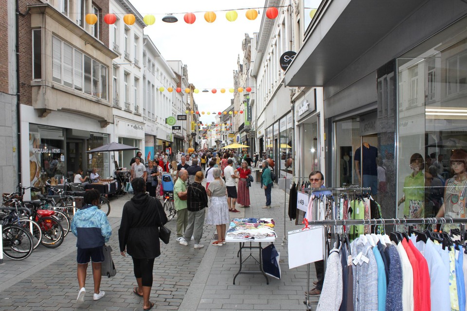 De Antwerpsestraat, dé winkelstraat in Lier, tijdens de braderie in juni van dit jaar. 