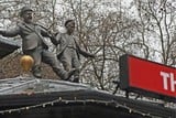 thumbnail: Laurel en Hardy aan Leicester Square.