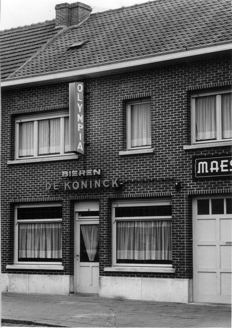 Café Olympia een van de vele in het dorpscentrum