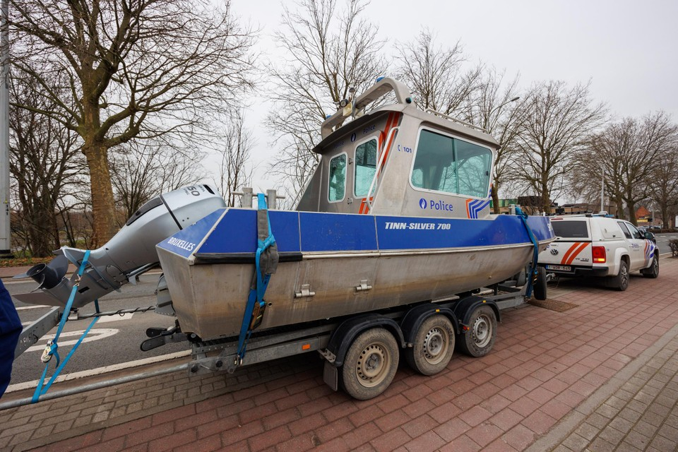 De boot die zondagvoormiddag het lichaam van de vermiste sluiswachter Kris Goossens vond, wordt zondagnamiddag ingezet in de zoektocht naar de vermiste vrouw uit Eppegem.