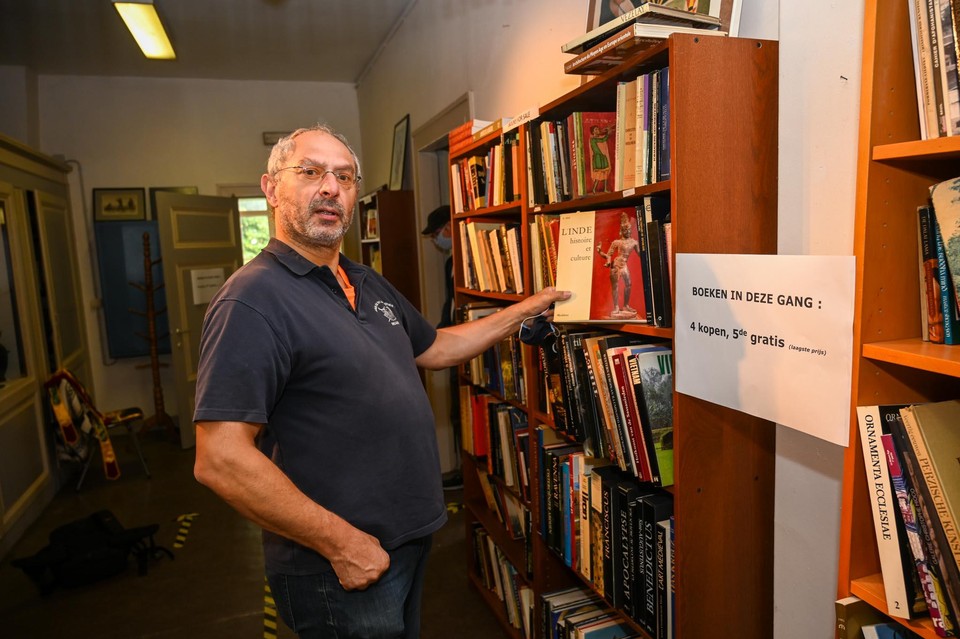 Jean-Luc ui Nijvel heeft al meer dan 4.000 boeken omtrent etnische kunst, maar “er kan nog altijd wel eentje bij.”