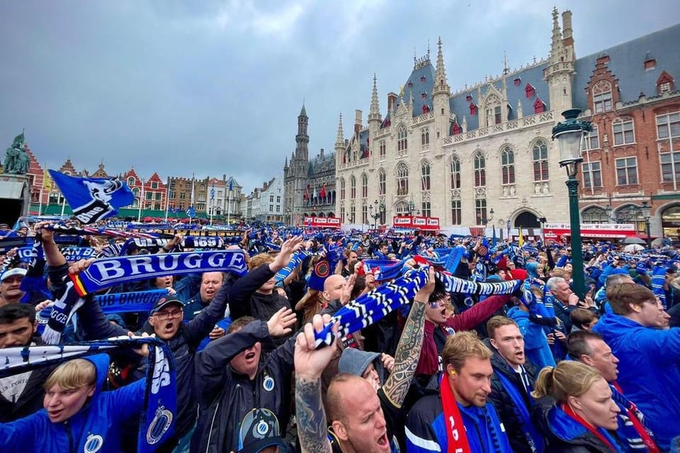 De blauw-zwarte aanhang op het (voorlopig) laatste titelfeest van Club Brugge in 2022.