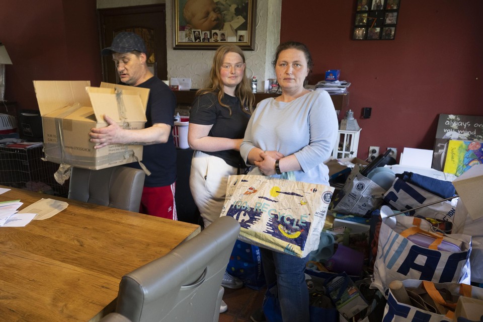 Alles staat klaar om te verhuizen op het einde van de maand, maar Johan, An, oudste dochter Mandy en haar broer en zus, kunnen nergens terecht: “We botsen steeds op muren.”