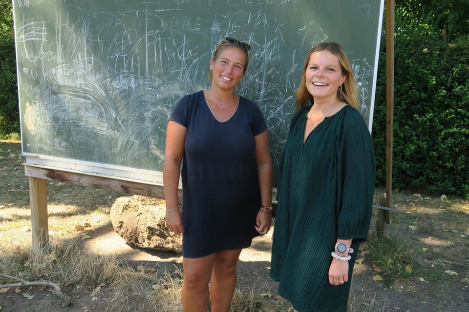 De schepenen Kelly Joris (Open Vld) en Lise Poelemans (N-VA) werken niet alleen samen in het schepencollege, maar ook in de Wommelgemse Zomerschool.  