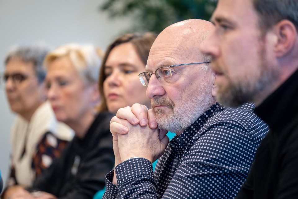 Zwijndrechts burgemeester André Van de Vyver op de persconferentie.