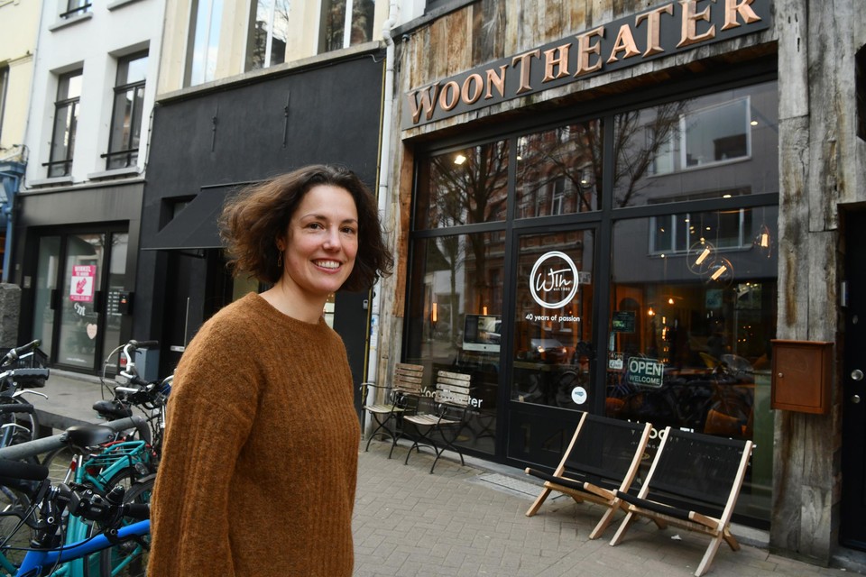Karen telt de diefstallen in de Kloosterstraat.